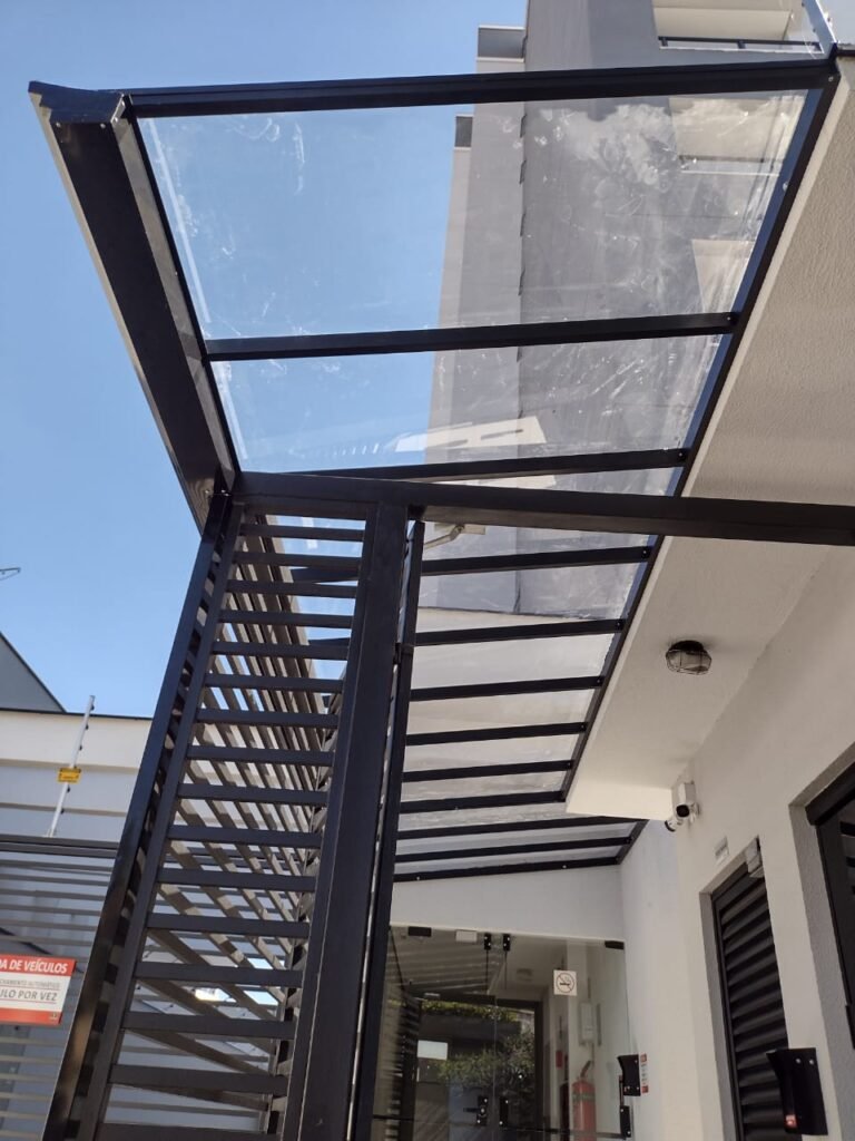 Instalação de Cobertura em Policarbonato 10 cobertura em policarbonato 2